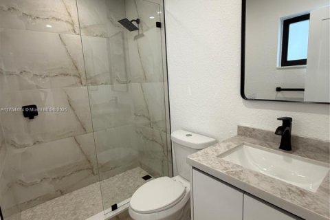 House in Hialeah, Florida 3 bedrooms, 131.92 sq.m. № 1959796 - photo 14