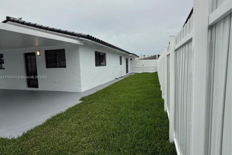 House in Hialeah, Florida 3 bedrooms, 131.92 sq.m. № 1959796 - photo 21