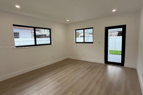 House in Hialeah, Florida 3 bedrooms, 131.92 sq.m. № 1959796 - photo 17