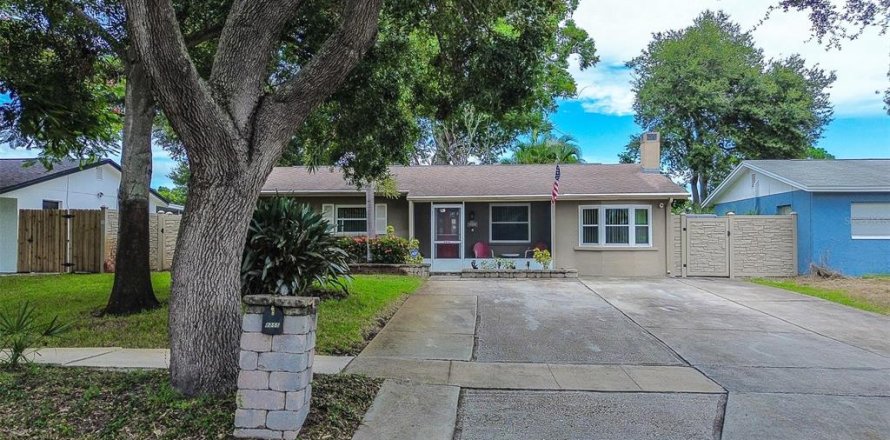 House in Seminole, Florida 3 bedrooms, 107.95 sq.m. № 1904076