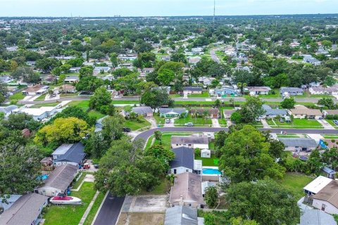House in Seminole, Florida 3 bedrooms, 107.95 sq.m. № 1904076 - photo 6
