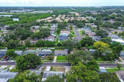 House in Seminole, Florida 3 bedrooms, 107.95 sq.m. № 1904076 - photo 7