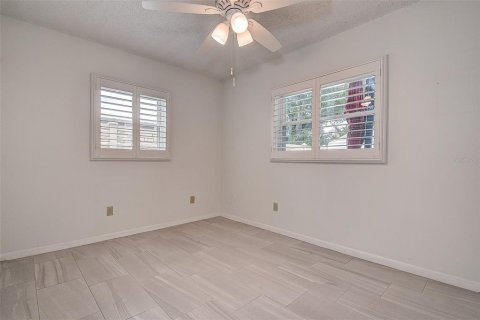 House in Seminole, Florida 3 bedrooms, 107.95 sq.m. № 1904076 - photo 25
