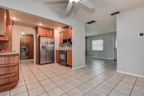 House in Seminole, Florida 3 bedrooms, 107.95 sq.m. № 1904076 - photo 17