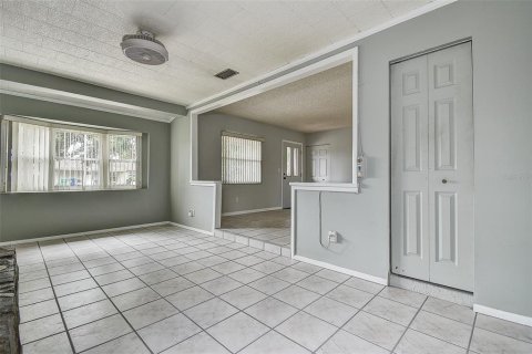 House in Seminole, Florida 3 bedrooms, 107.95 sq.m. № 1904076 - photo 16