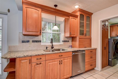 House in Seminole, Florida 3 bedrooms, 107.95 sq.m. № 1904076 - photo 20