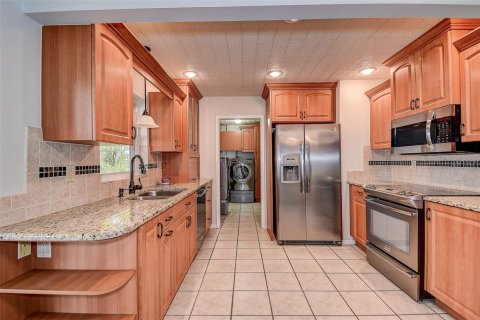 House in Seminole, Florida 3 bedrooms, 107.95 sq.m. № 1904076 - photo 18