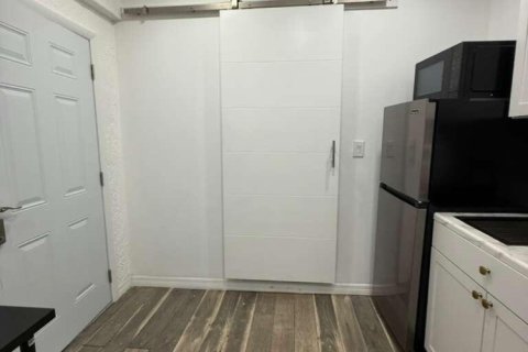 Commercial property in Hollywood, Florida 3 rooms, 18.58 sq.m. № 2083404 - photo 3