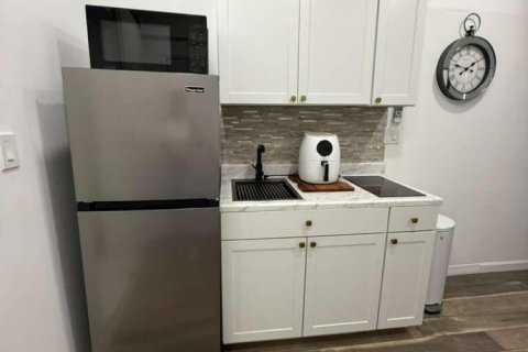 Commercial property in Hollywood, Florida 3 rooms, 18.58 sq.m. № 2083404 - photo 2