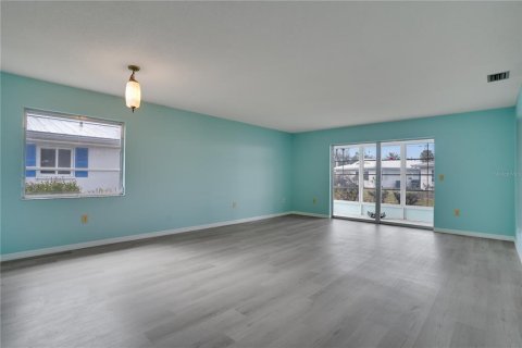 Condo in Nokomis, Florida, 2 bedrooms № 2141956 - photo 5