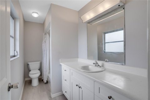 Condo in Nokomis, Florida, 2 bedrooms № 2141956 - photo 16