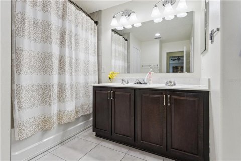 House in Tavares, Florida 3 bedrooms, 276.2 sq.m. № 2238263 - photo 18