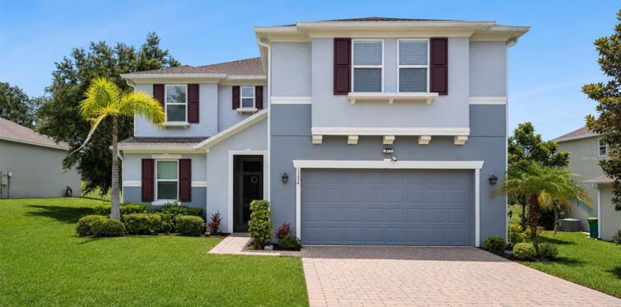 House in Tavares, Florida 3 bedrooms, 276.2 sq.m. № 2238263