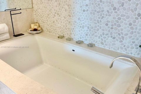 Снять в аренду кондоминиум в Санни-Айлс-Бич, Флорида 3 спальни, 179.58м2, № 1882125 - фото 16