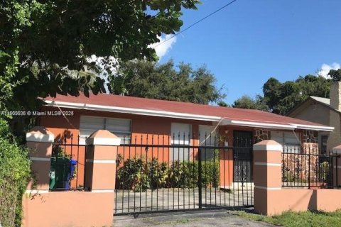 House in Miami, Florida 2 bedrooms, 163.32 sq.m. № 1956244 - photo 1