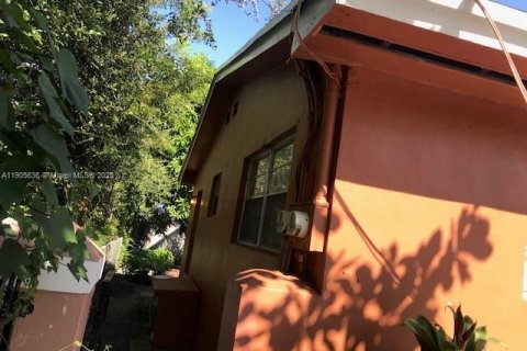 House in Miami, Florida 2 bedrooms, 163.32 sq.m. № 1956244 - photo 10