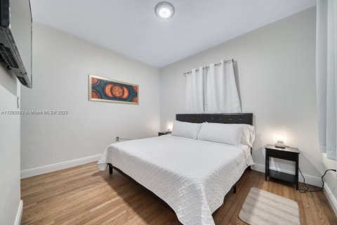 House in Miami, Florida 4 bedrooms, 106 sq.m. № 1731327 - photo 14