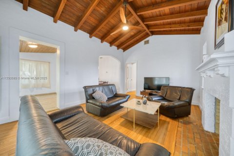 House in Miami, Florida 4 bedrooms, 106 sq.m. № 1731327 - photo 8