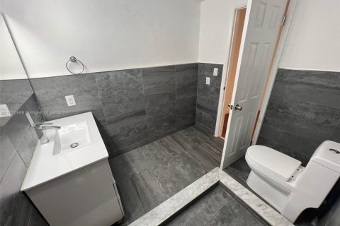 House in Miami, Florida 4 bedrooms, 106 sq.m. № 1731327 - photo 30