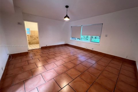 House in Miami, Florida 4 bedrooms, 106 sq.m. № 1731327 - photo 26