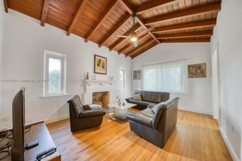House in Miami, Florida 4 bedrooms, 106 sq.m. № 1731327 - photo 6