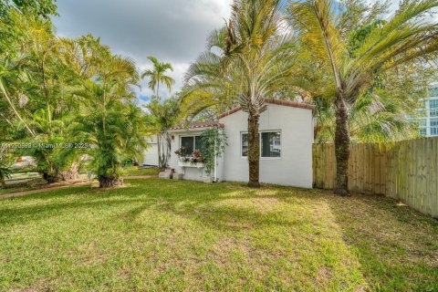 House in Miami, Florida 4 bedrooms, 106 sq.m. № 1731327 - photo 2
