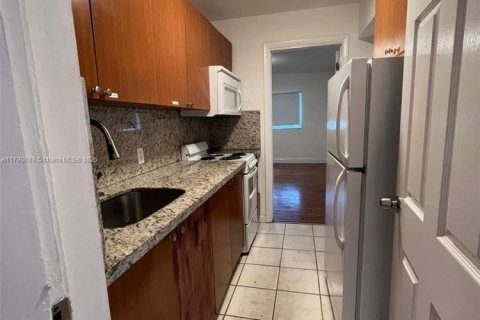 House in Miami, Florida 4 bedrooms, 106 sq.m. № 1731327 - photo 28