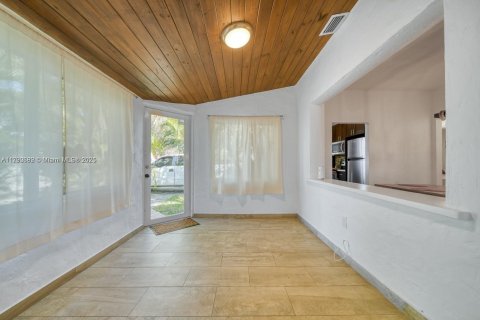 House in Miami, Florida 4 bedrooms, 106 sq.m. № 1731327 - photo 4