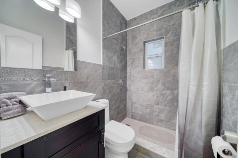 House in Miami, Florida 4 bedrooms, 106 sq.m. № 1731327 - photo 20