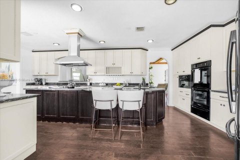 Commercial property in Homestead, Florida № 1768644 - photo 13