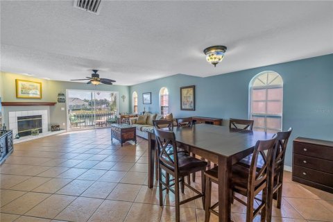 Townhouse in Saint Petersburg, Florida 2 bedrooms, 153.29 sq.m. № 1717670 - photo 6