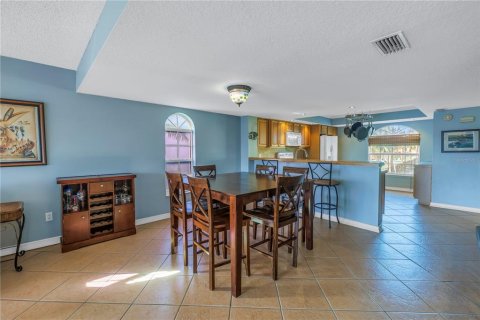 Townhouse in Saint Petersburg, Florida 2 bedrooms, 153.29 sq.m. № 1717670 - photo 8