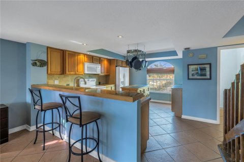 Townhouse in Saint Petersburg, Florida 2 bedrooms, 153.29 sq.m. № 1717670 - photo 9