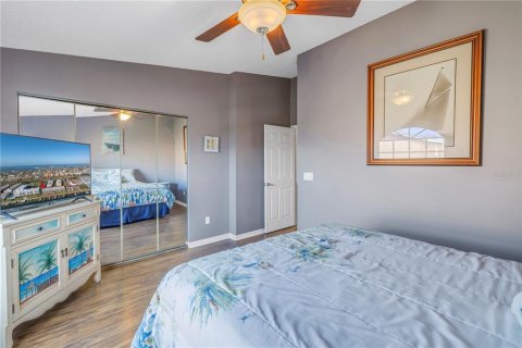 Townhouse in Saint Petersburg, Florida 2 bedrooms, 153.29 sq.m. № 1717670 - photo 25