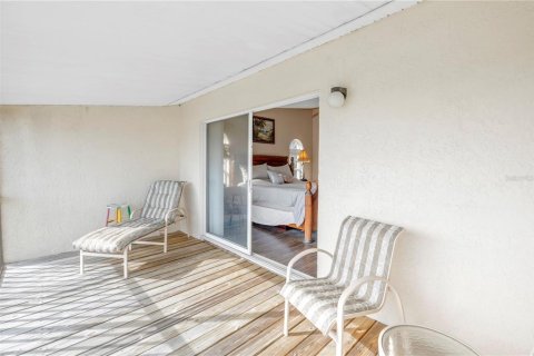 Townhouse in Saint Petersburg, Florida 2 bedrooms, 153.29 sq.m. № 1717670 - photo 17