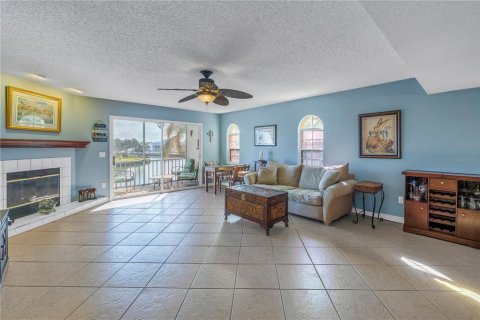 Townhouse in Saint Petersburg, Florida 2 bedrooms, 153.29 sq.m. № 1717670 - photo 7