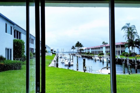 Condo in North Palm Beach, Florida, 2 bedrooms  № 1226652 - photo 1