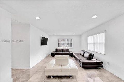 Apartment in Dania Beach, Florida 2 bedrooms, 88.26 sq.m. № 2003062 - photo 4