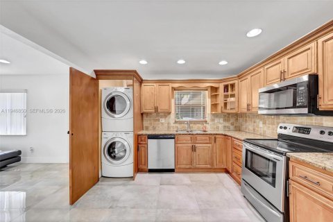 Apartment in Dania Beach, Florida 2 bedrooms, 88.26 sq.m. № 2003062 - photo 13