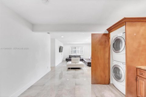 Apartment in Dania Beach, Florida 2 bedrooms, 88.26 sq.m. № 2003062 - photo 15