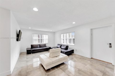 Apartment in Dania Beach, Florida 2 bedrooms, 88.26 sq.m. № 2003062 - photo 5