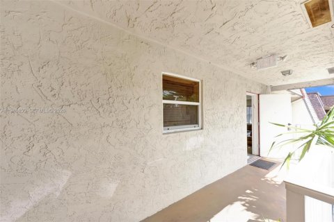 Apartment in Dania Beach, Florida 2 bedrooms, 88.26 sq.m. № 2003062 - photo 2