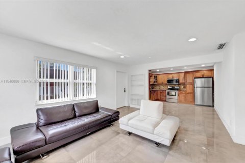 Apartment in Dania Beach, Florida 2 bedrooms, 88.26 sq.m. № 2003062 - photo 9