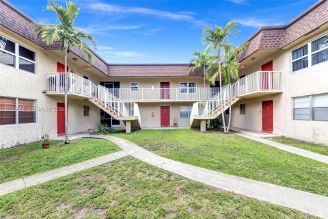 Apartment in Dania Beach, Florida 2 bedrooms, 88.26 sq.m. № 2003062 - photo 29