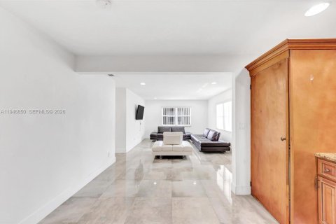 Apartment in Dania Beach, Florida 2 bedrooms, 88.26 sq.m. № 2003062 - photo 16