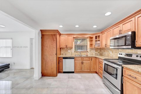 Apartment in Dania Beach, Florida 2 bedrooms, 88.26 sq.m. № 2003062 - photo 12