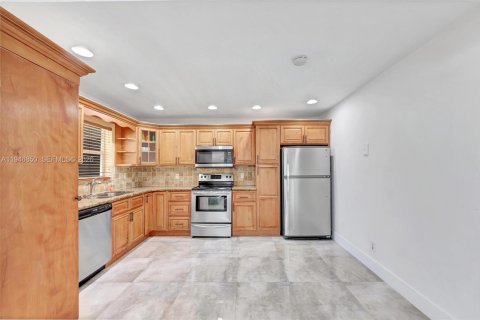 Apartment in Dania Beach, Florida 2 bedrooms, 88.26 sq.m. № 2003062 - photo 10