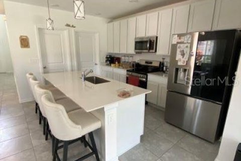 Villa ou maison à vendre à Kissimmee, Floride: 5 chambres, 221.85 m2 № 2095539 - photo 3