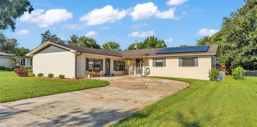 House in Lakeland, Florida 3 bedrooms, 209.31 sq.m. № 1886972