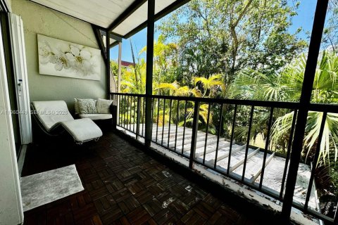 Townhouse in Hallandale Beach, Florida 3 bedrooms, 162.58 sq.m. № 2027601 - photo 24